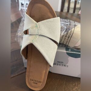 NWT in Box Earth Origins Womens Sandals Size 9 Light sage color